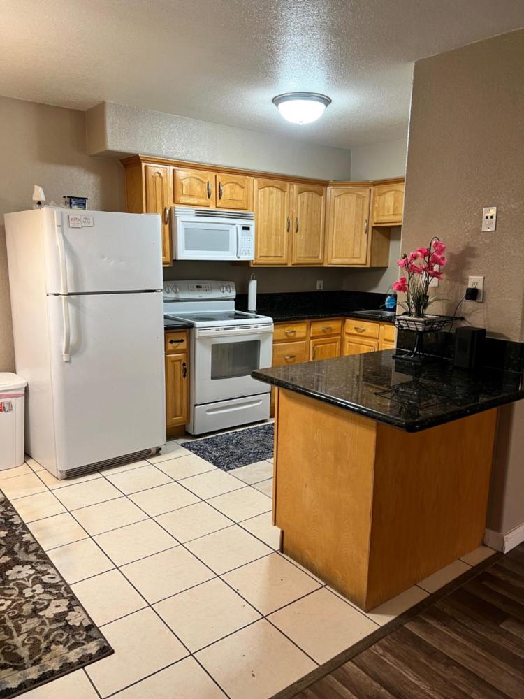 Quiet 1bed,1bath condo with free parking